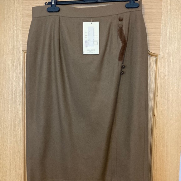 NWT Hortensia Brown Skirt. Length-27,5”.waist-16,5”. Lined. Back zipper closure. - Picture 1 of 4